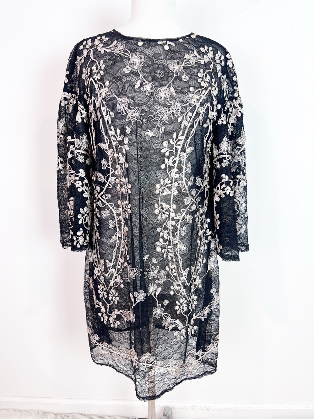 BCBG MAXAZRIA EVANGELINE BLACK WITH OFF-WHITE EMBROIDERY LACE COCKTAIL DRESS SZ